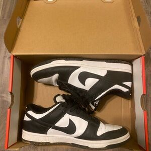 Nike Men's Black and White Sneakers size 9.5 men’s the box is a replacement